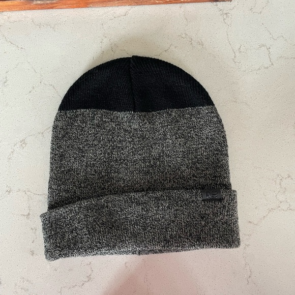 Kenneth Cole Reaction Men’s Beanie Black and Gray One Size - Picture 1 of 4